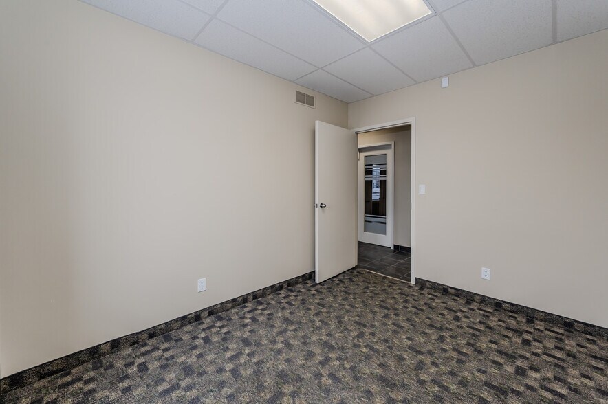 More Photos Of 90 Earl Martin Dr, Woolwich Medical For Lease