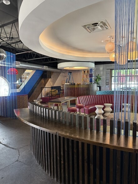 More Photos Of 314 E Hickory St, Denton Freestanding For Lease