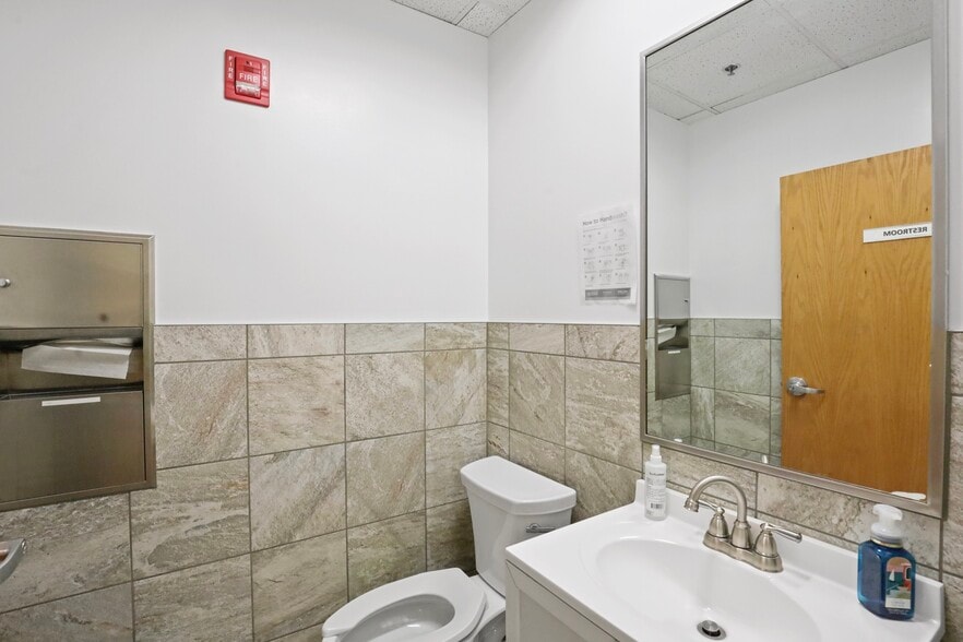 More Photos Of 1N131 County Farm Rd, Winfield Office For Sale