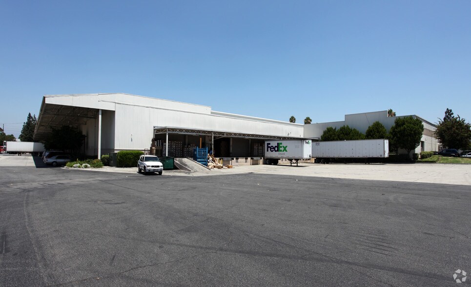 More Photos Of 5835-5901 S Eastern Ave, Commerce Warehouse For Lease