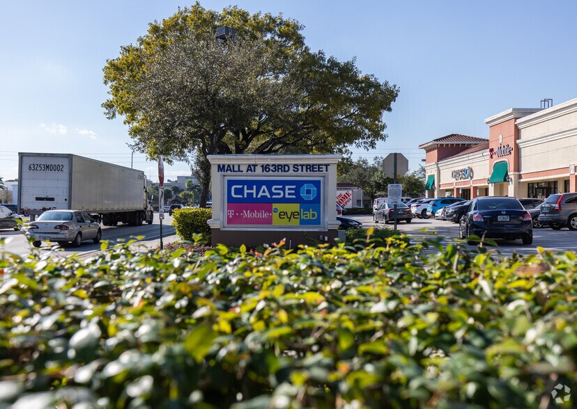 More Photos Of 1205-1425 NE 163rd St, North Miami Beach General Retail For Lease