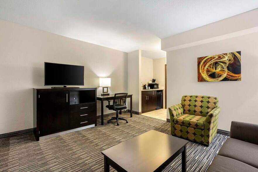 More Photos Of 2911 Gilmore Dr, Jonesboro Hotel For Sale