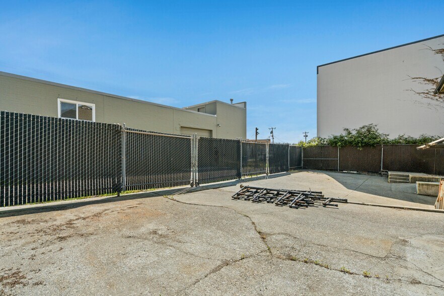 More Photos Of 903 NW 50th St, Seattle Flex For Sale