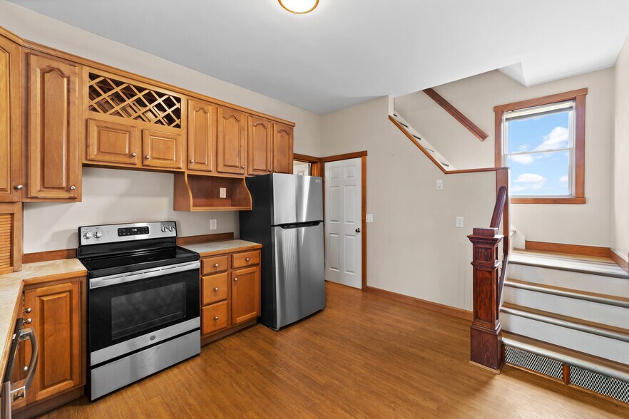 More Photos Of 579 Broadway Ave, Bedford Apartments For Sale