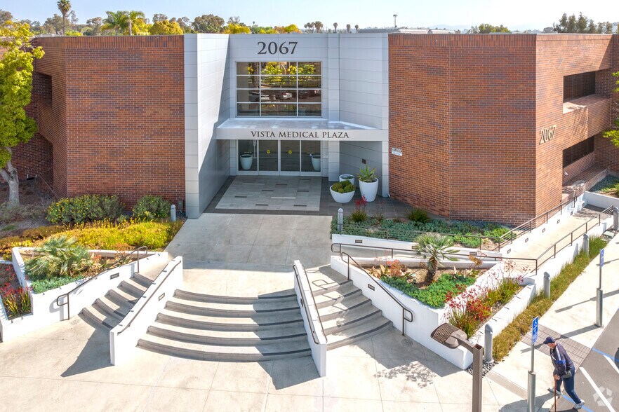 More Photos Of 2067 W Vista Way, Vista Medical For Lease