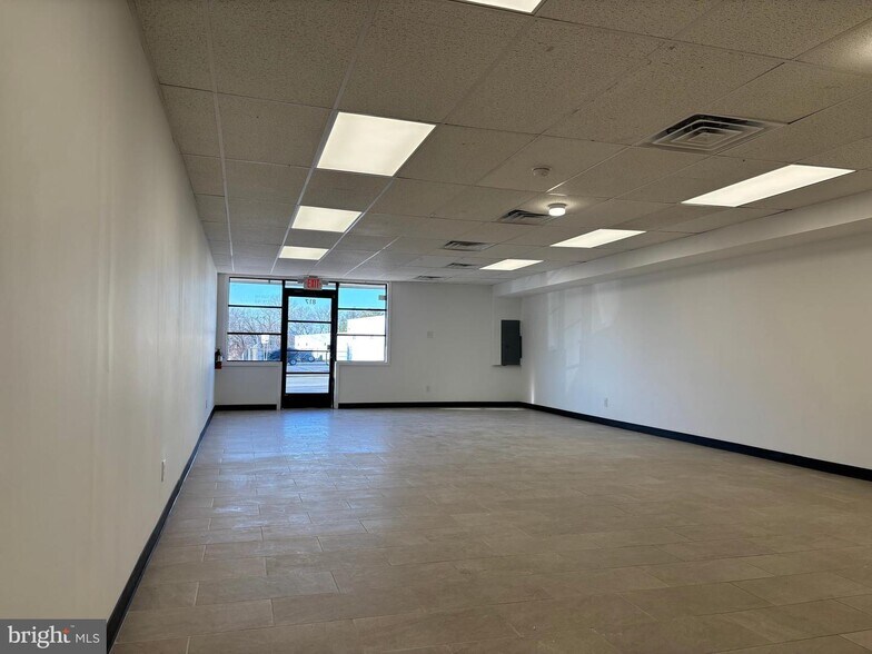 More Photos Of 801-819 Creek Rd, Bellmawr Unknown For Lease