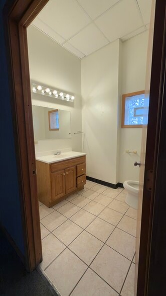 More Photos Of 5527-5543 N Broadway St, Chicago Loft Creative Space For Lease