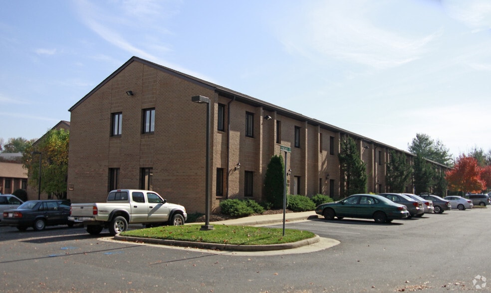 Primary Photo Of 5268-5294 Lyngate Ct, Burke Medical For Lease