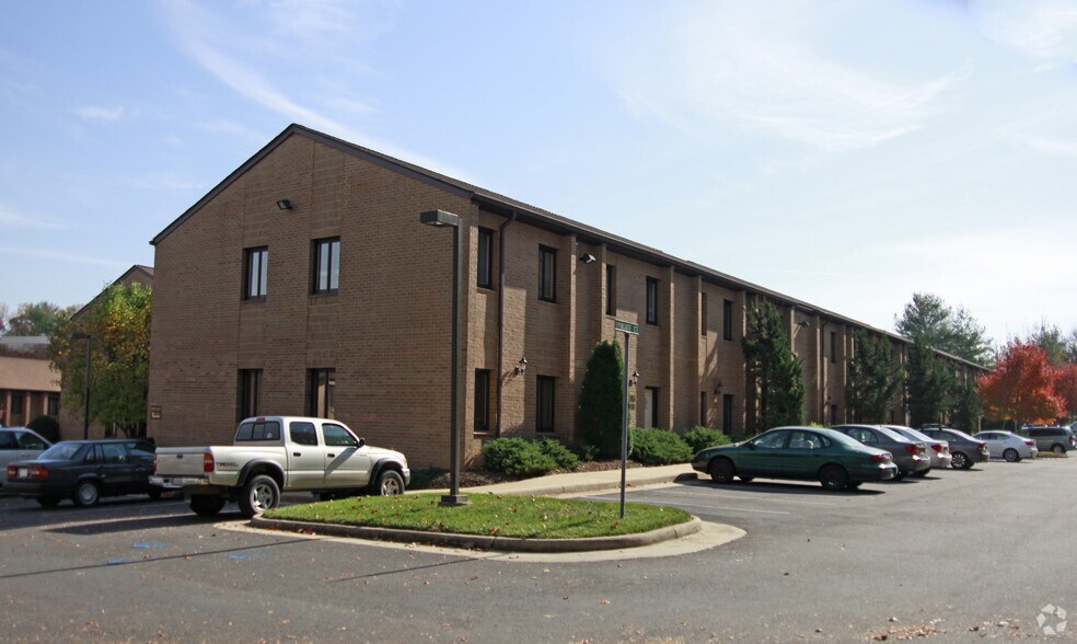 Primary Photo Of 5268-5294 Lyngate Ct, Burke Office For Lease