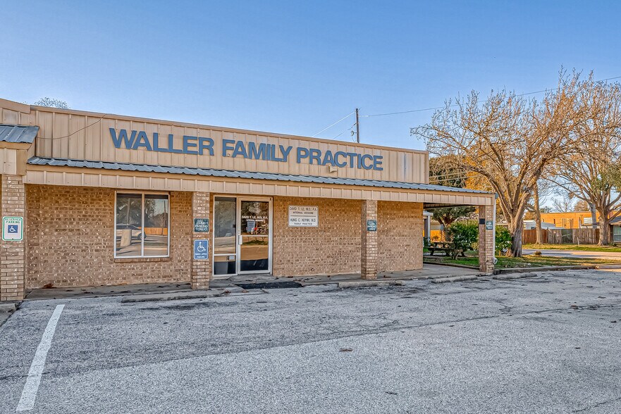 Primary Photo Of 1219 Farr St, Waller Office Residential For Sale