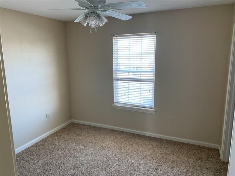 More Photos Of 108-118 E Blake St, Hinton Apartments For Sale