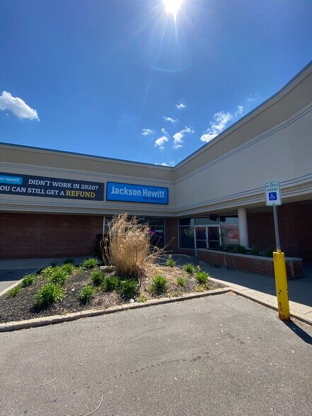 More Photos Of 419 W Main St, Batavia Unknown For Lease