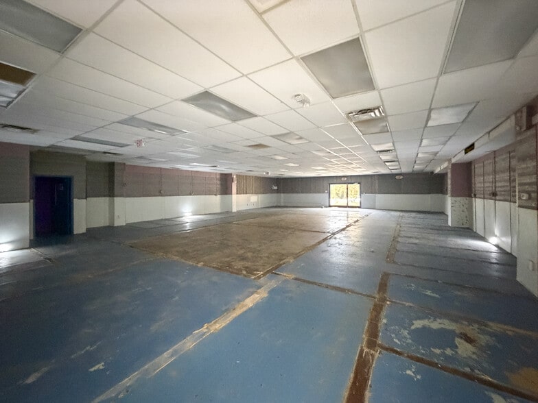 More Photos Of 900 W Chapel Rd, Asheville Showroom For Sale