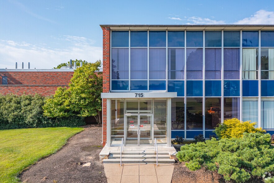 More Photos Of 984 Centre Rd, Wilmington Research And Development For Lease