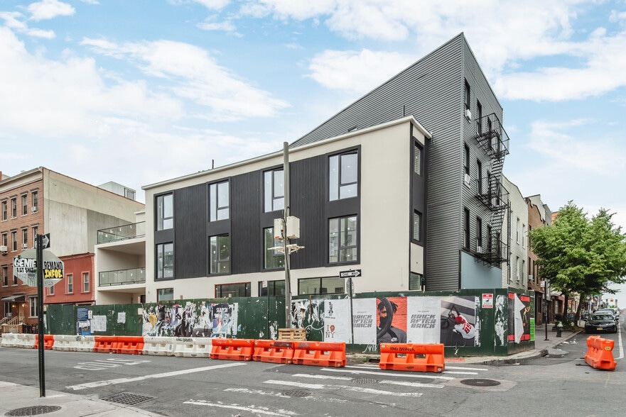 More Photos Of 194 Greenpoint Ave, Brooklyn Apartments For Sale