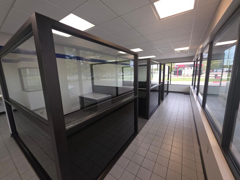 More Photos Of 1519 S School Ave, Fayetteville Auto Dealership For Lease