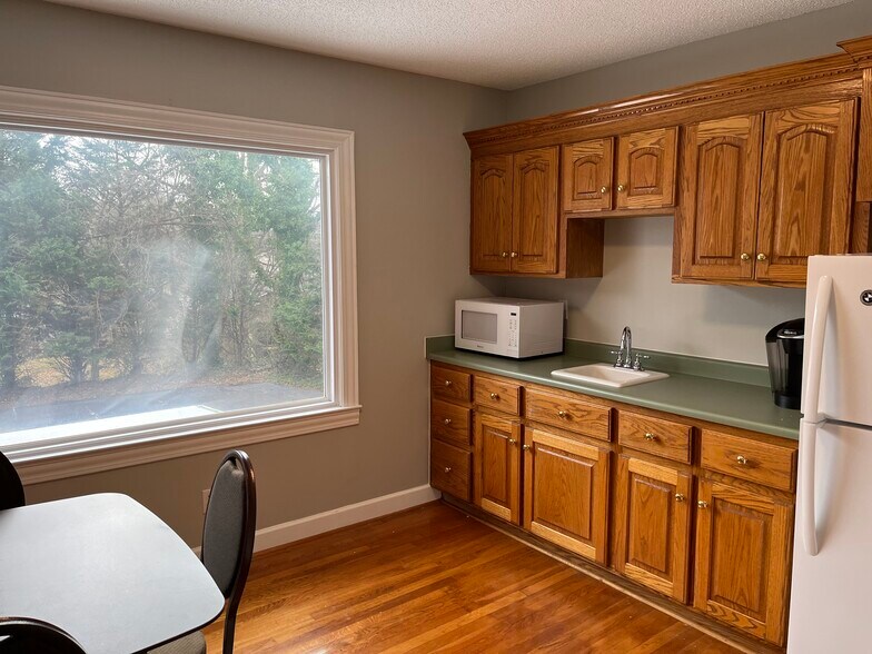 More Photos Of 122 Memorial Dr, Greer Loft Creative Space For Lease