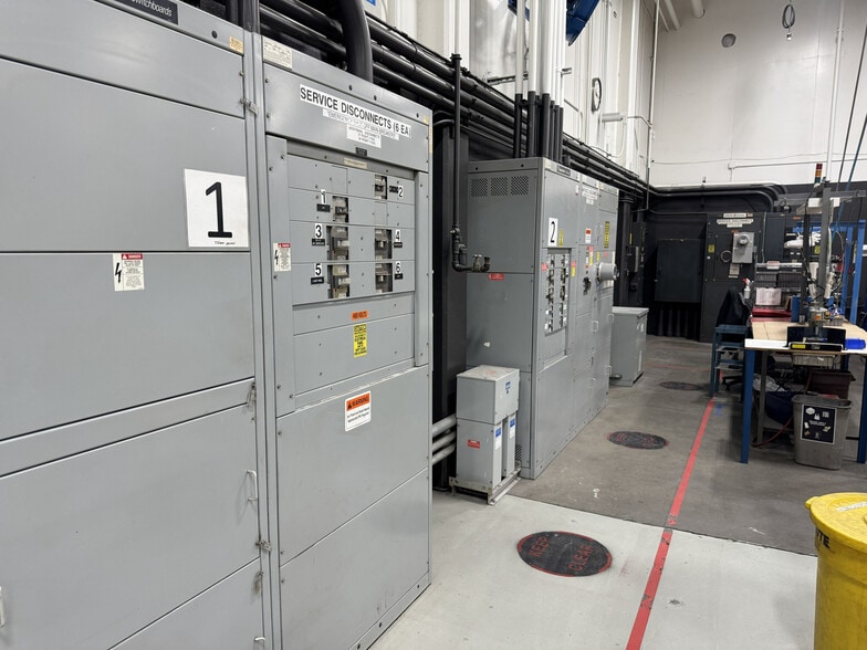 More Photos Of 14200 SW 72nd Ave, Portland Warehouse For Sale