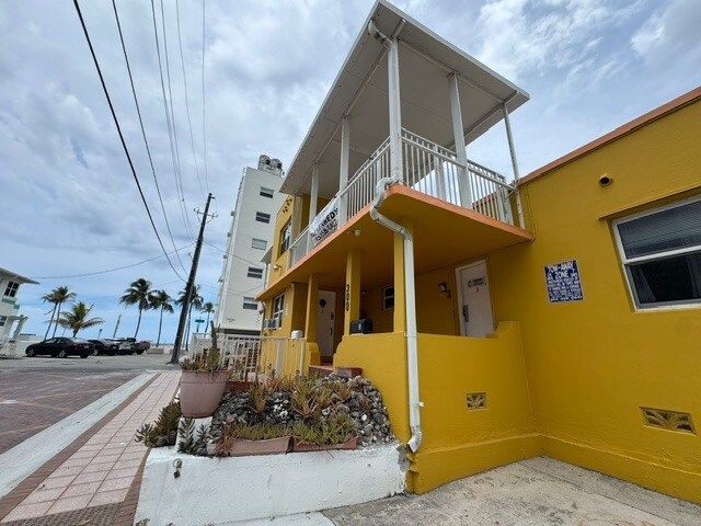 More Photos Of 300 Georgia St, Hollywood Apartments For Sale
