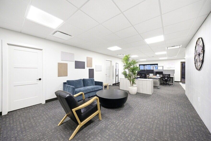 More Photos Of 326 SE Douglas St, Lees Summit Office For Sale