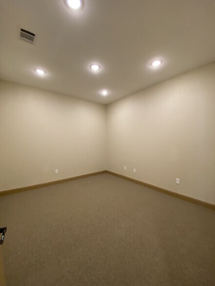 More Photos Of 2200 N AW Grimes, Round Rock Medical For Lease