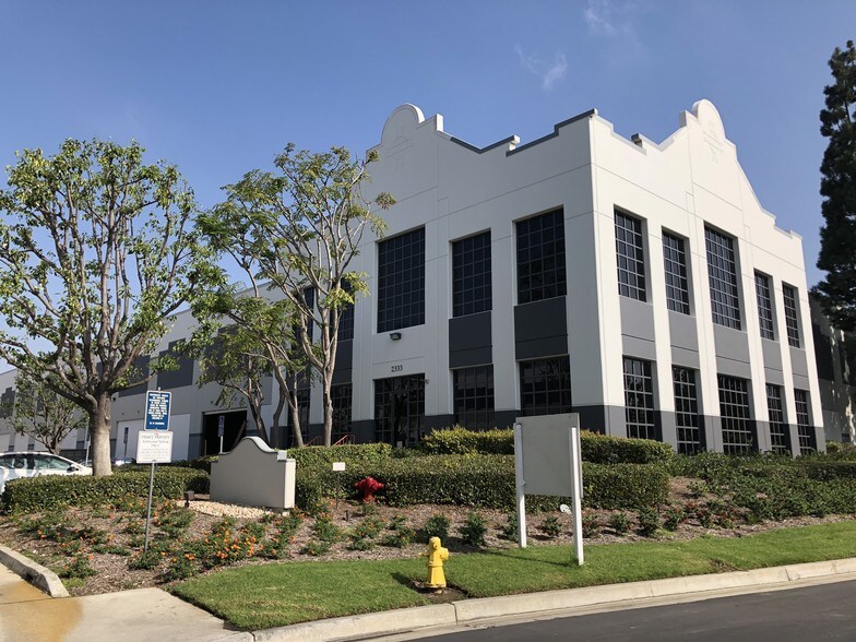 More Photos Of 2331-2359 E Pacifica Pl, Rancho Dominguez Warehouse For Lease