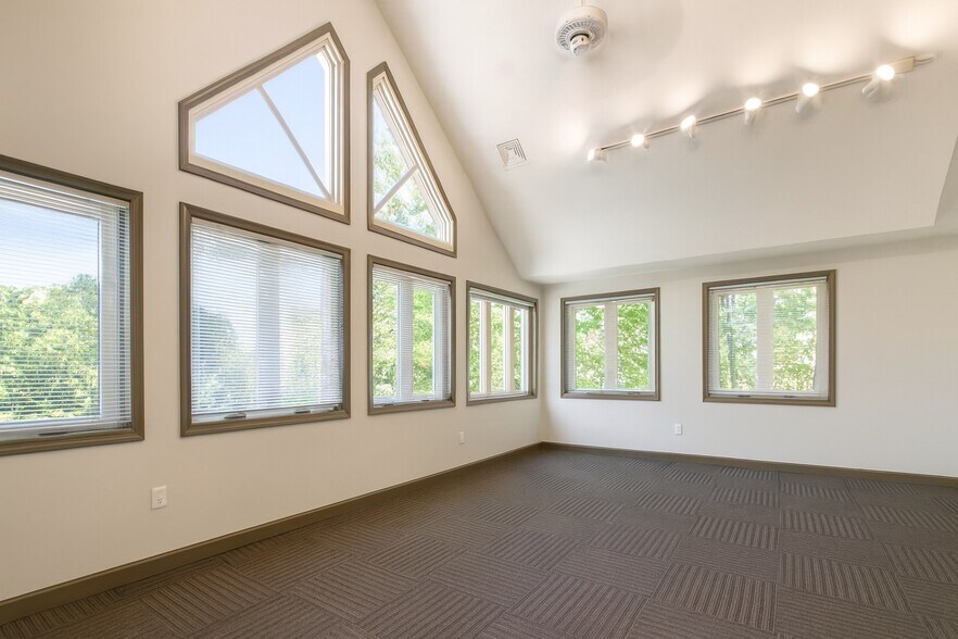 More Photos Of 5621-5661 Columbia Pike, Falls Church Loft Creative Space For Sale