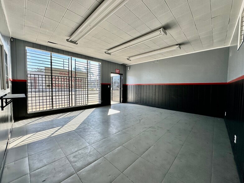 More Photos Of 229 S Oxnard Blvd, Oxnard Storefront Retail Office For Sale