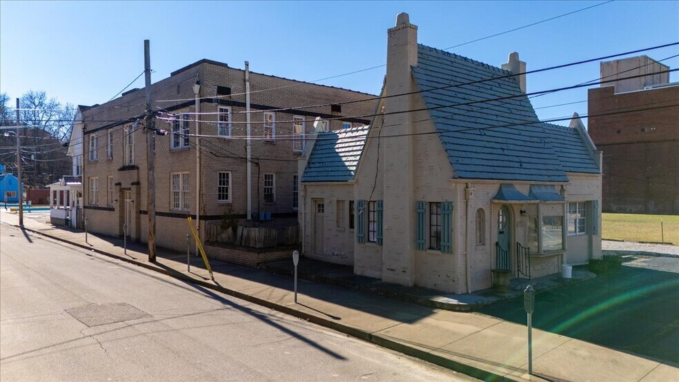 More Photos Of 926 Market St, Parkersburg Office Residential For Sale
