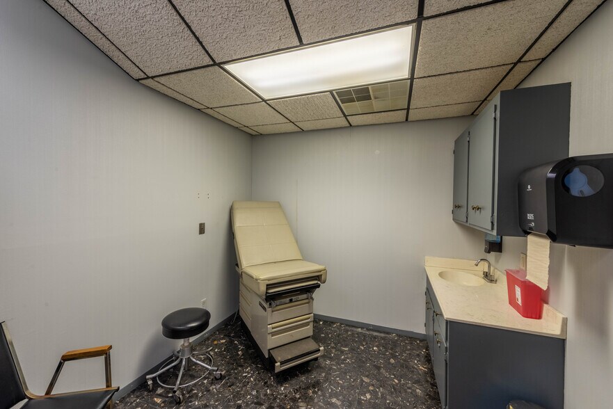 More Photos Of 312 E 2nd St, Alice Healthcare For Sale