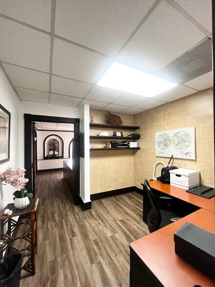 More Photos Of 517 W Colonial Dr, Orlando Office For Lease