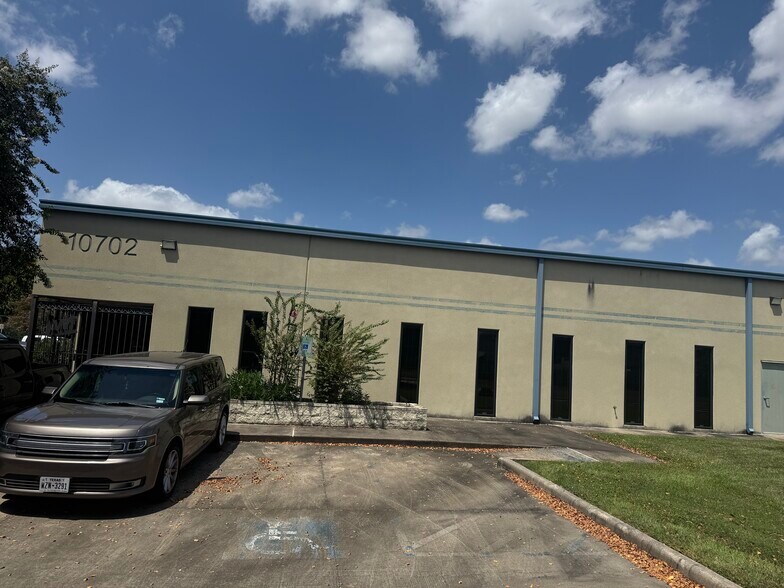 More Photos Of 10702 Old Bammel N Houston Rd, Houston Warehouse For Sale