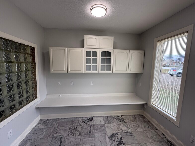 More Photos Of 3802 W 96th St, Indianapolis Office For Lease