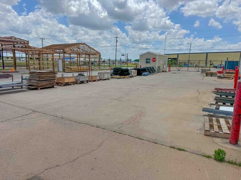 More Photos Of 7200 S Sooner Rd, Oklahoma City Warehouse For Lease