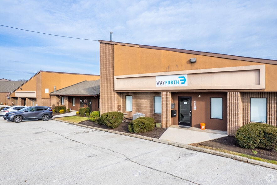 More Photos Of 835-845 Sussex Blvd, Broomall Light Distribution For Lease