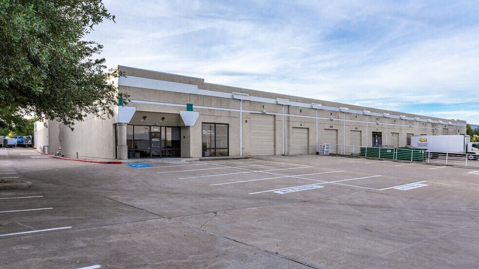 More Photos Of 8606-9101 Wall St, Austin Unknown For Lease