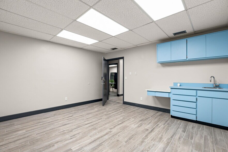 More Photos Of 901 N Grove St, Eustis Medical For Sale