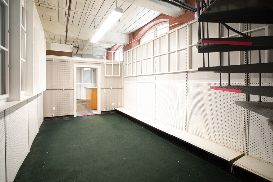 More Photos Of 15 Shaw St, Fall River Manufacturing For Lease