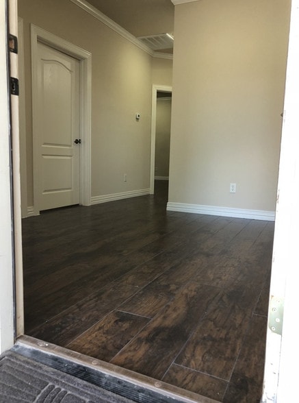 More Photos Of 1400 W Mayfield Rd, Arlington Loft Creative Space For Lease