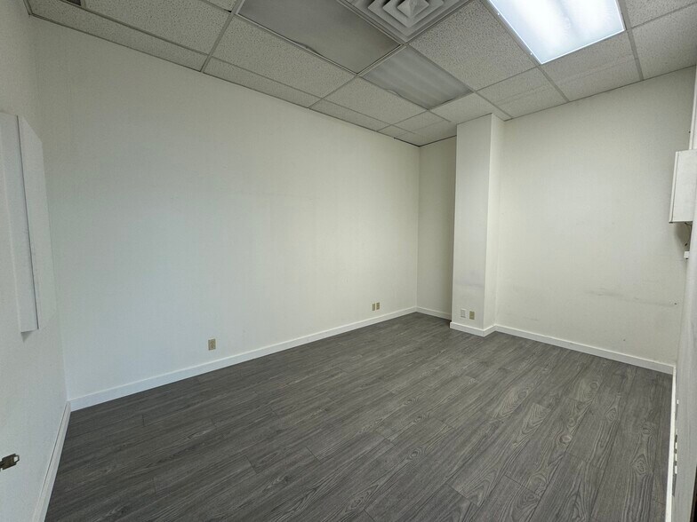 More Photos Of 4140 No 3 Rd, Richmond Storefront For Lease