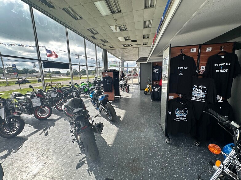 More Photos Of 1001 N Coliseum Blvd, Fort Wayne Auto Dealership For Lease