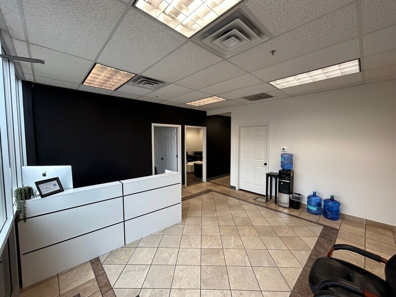 More Photos Of 1451-1461 W 40 S, Lindon Showroom For Lease