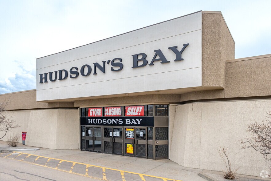 More Photos Of 375 St Albert Trl, St. Albert Department Store For Lease