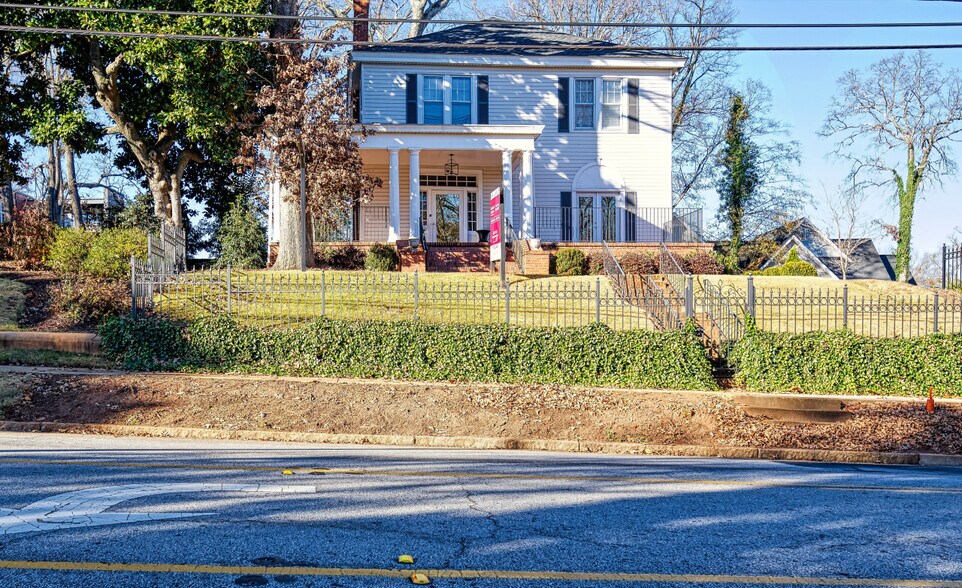 Primary Photo Of 1011 E Washington St, Greenville Office For Lease