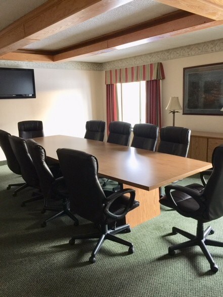 More Photos Of 340 Oyler Ave, Oak Hill Hotel For Lease