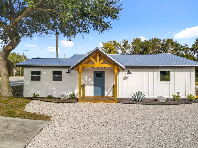 More Photos Of 379 N State Road 415, Osteen Office For Lease