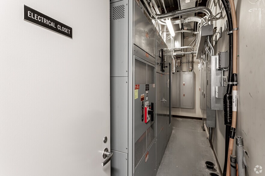 More Photos Of 200 Great Pond Dr, Windsor Office For Lease