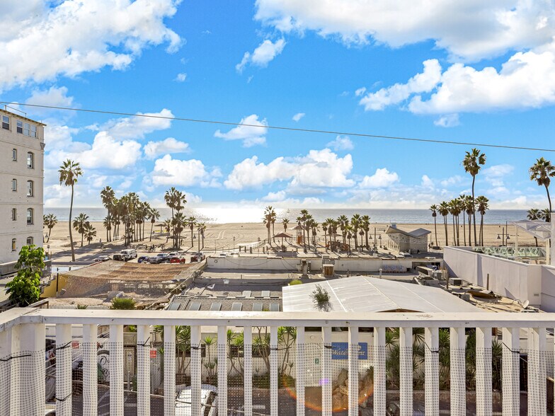 More Photos Of 14 Ozone Ave, Venice Apartments For Sale