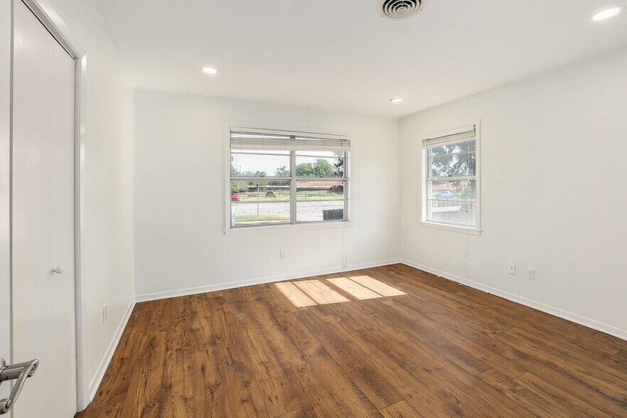 More Photos Of 508 Fm-1460, Georgetown Office For Sale