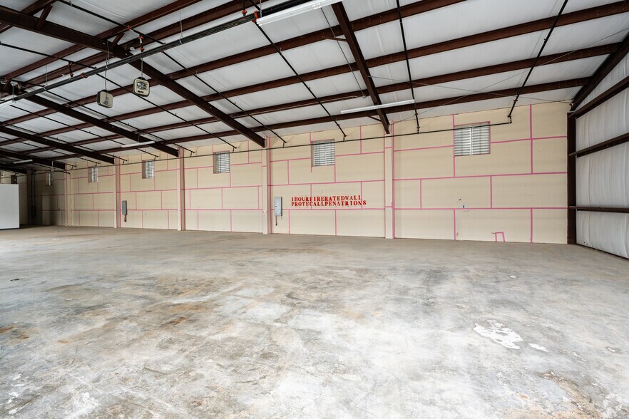 More Photos Of 901 Eight Twenty Blvd, Fort Worth Warehouse For Lease